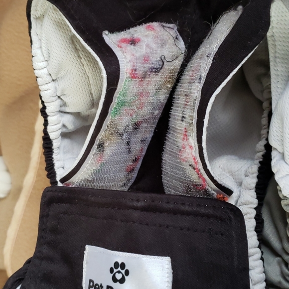 ( 4 diapers total) Incontinence Diapers for Dogs - Picture 10 of 16